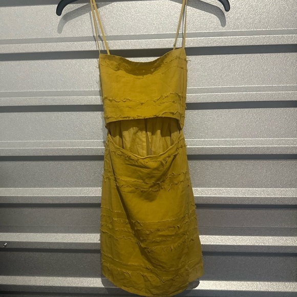 Cotton Candy Cut Out Elegant Mustard Dress Size Medium NWT - Picture 5 of 10